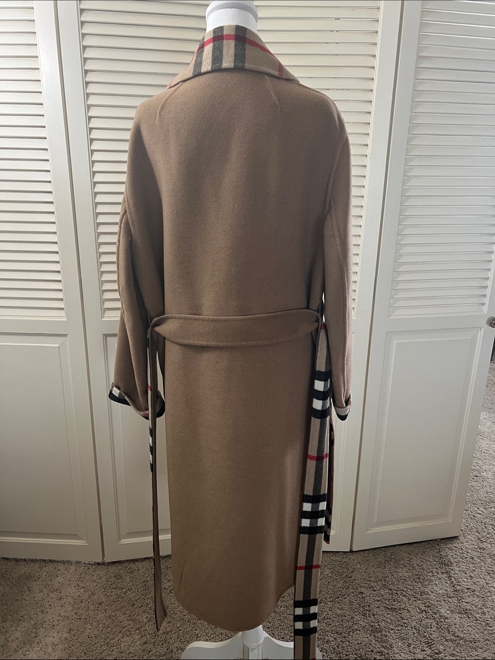 Authentic Burberry Woman’s Reversible Wool Wrap Coat. - Picture 8 of 16